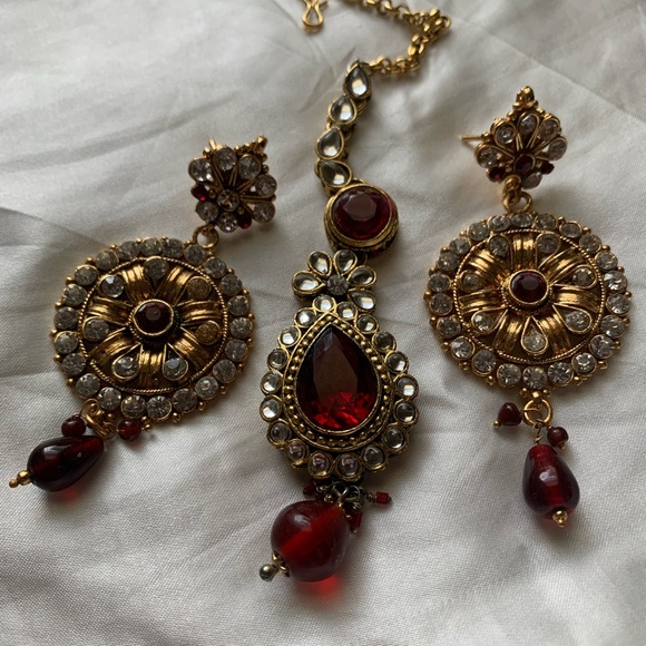 Pakistani/Indian earrings and bindya - Picture 2 of 2